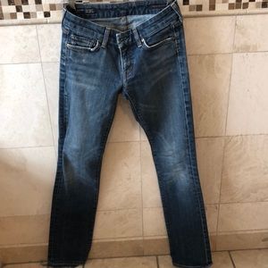 Low waist, straight leg blue jeans